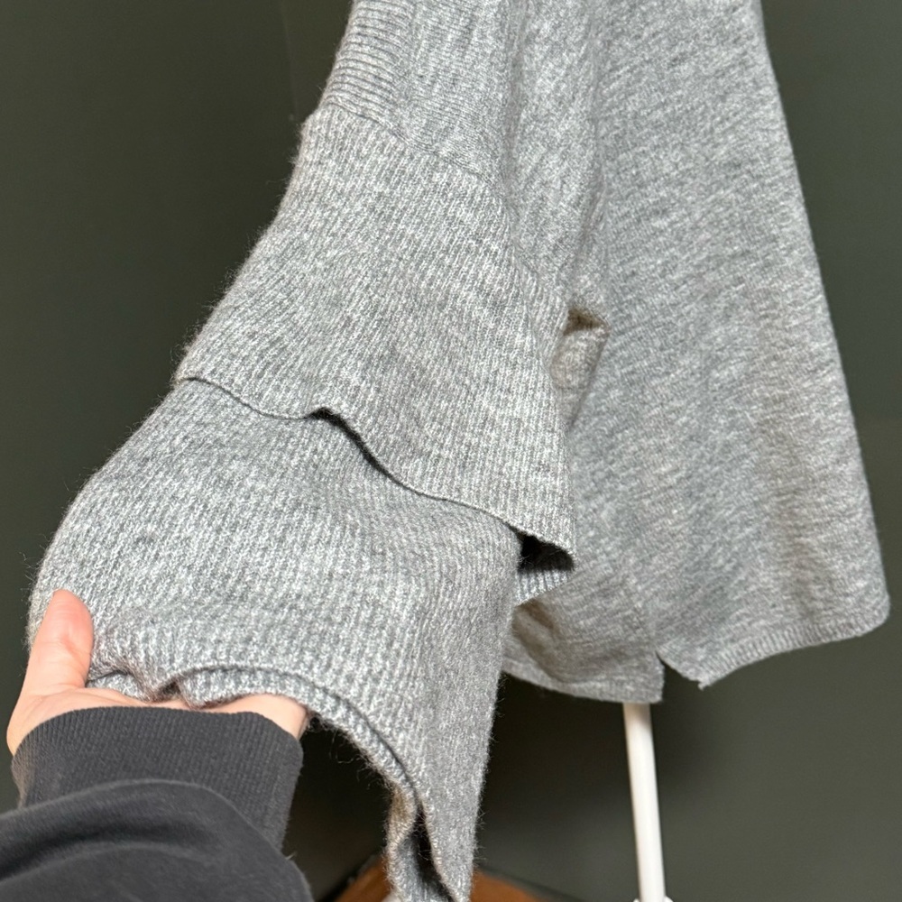 Umgee USA Sweater Women’s Medium Gray Ruffle Bell Sleeve Cozy Knit - Picture 2 of 7
